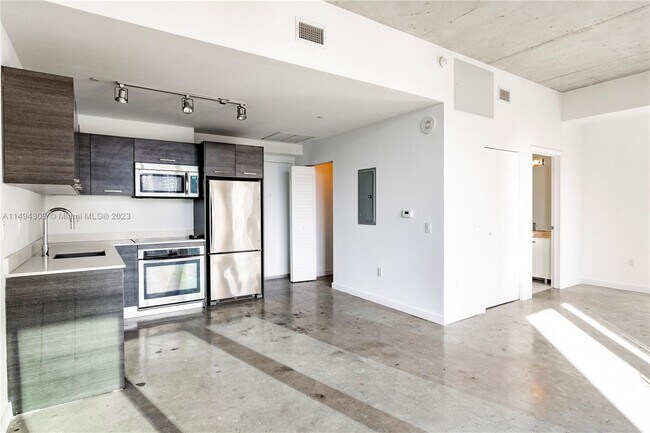Foto del edificio - 151 SE 1st St