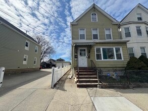 Building Photo - 16 Cutler St