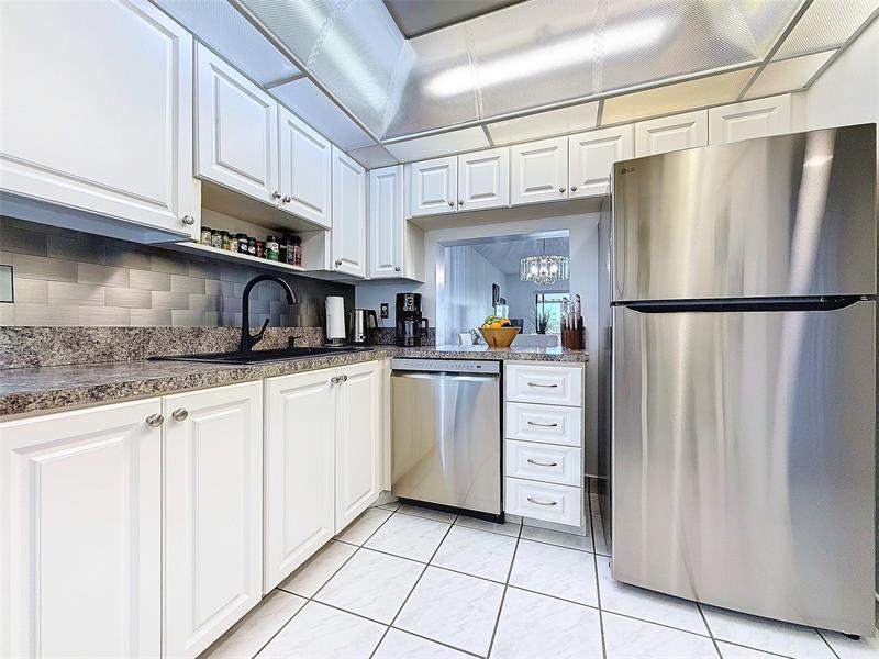 Primary Photo - 2309 S Cypress Bend Dr