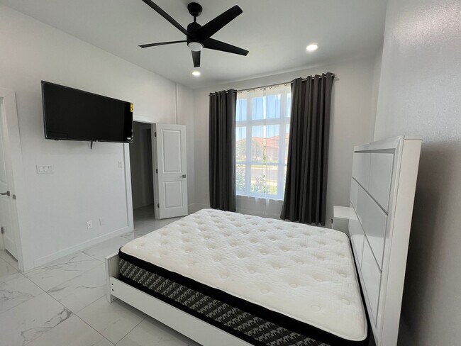 Foto del edificio - 154 Oleander Dr