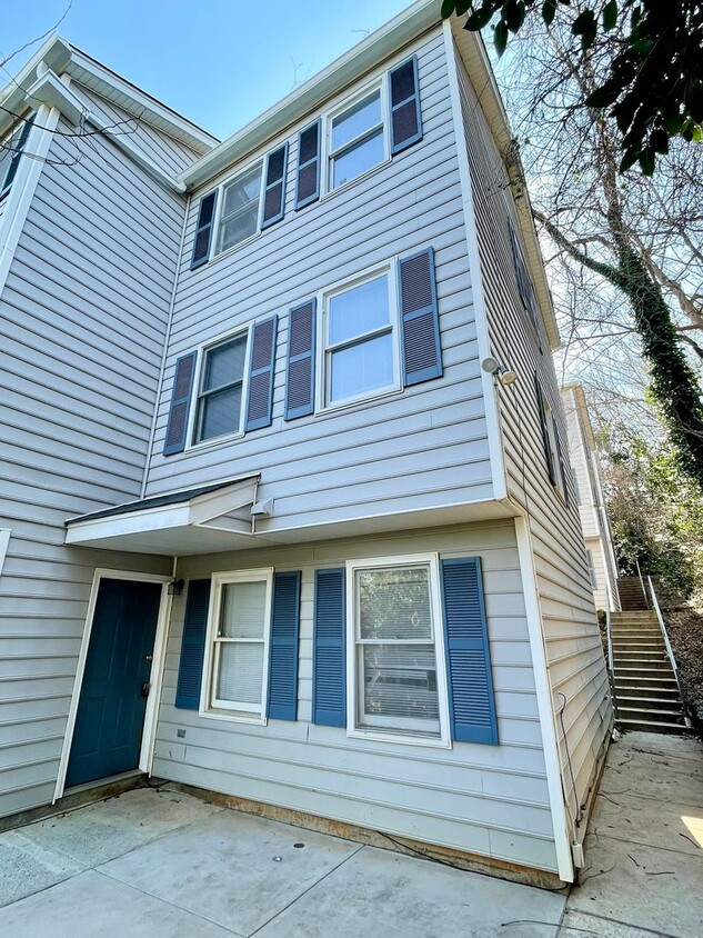 Primary Photo - Townhouse located near corner of Gervais a...