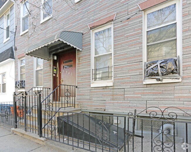Building Photo - 6803 Forest Ave