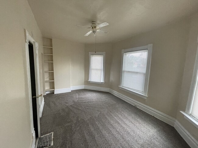 Building Photo - 861 E 300 S