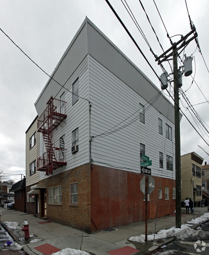 Primary Photo - 112 Franklin St