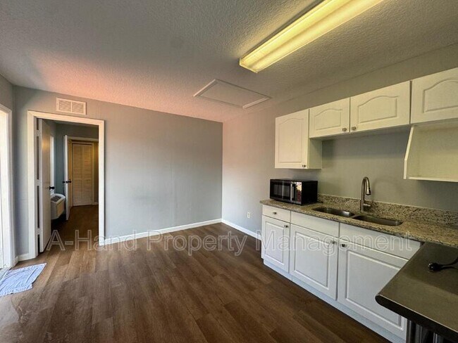 Building Photo - 535 Orchid Dr