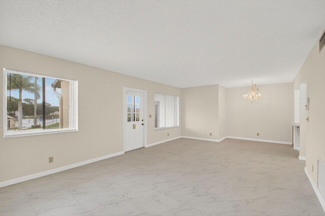 Building Photo - 416 Pine Glen Ln