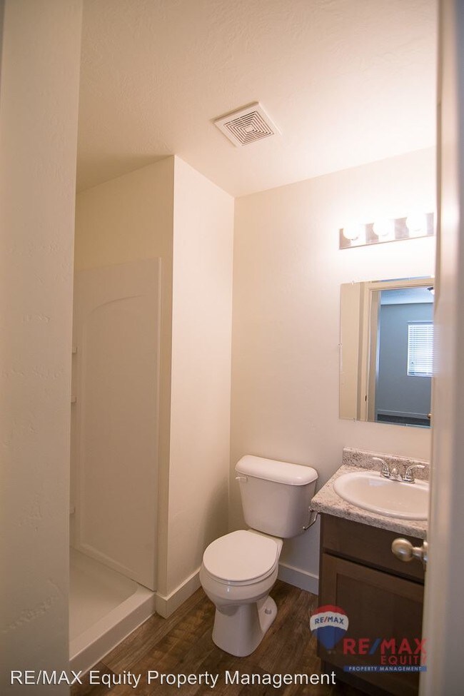 Building Photo - 3 br, 2.5 bath House - 48 E 700 N