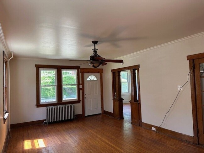 Foto del edificio - Welcome to this 3-bedroom, 1-bathroom home...
