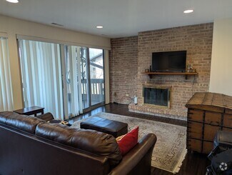 Building Photo - 5529 E Lake Dr