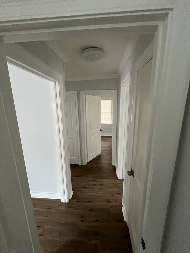 Foto del edificio - 521 Launcelot Rd