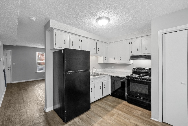 Foto del edificio - 815 Golf View Pl
