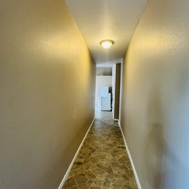 Foto del edificio - Victorian-style 1 Bedroom | 1 Bathroom Apartment in The Avenues!