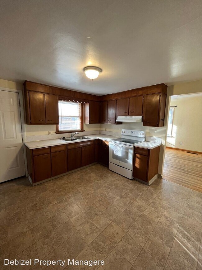 Foto del edificio - 3 br, 1 bath House - 411 2nd Ave