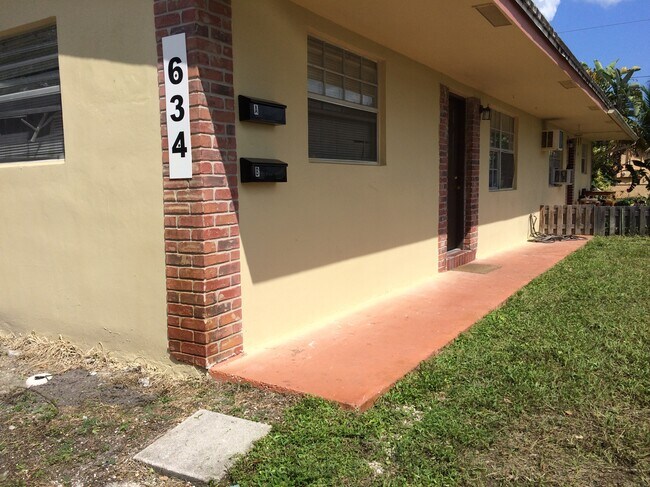 Unit A - 634 SW 4th Ave Apartments