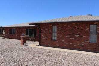 Building Photo - 1841 Lexington Dr