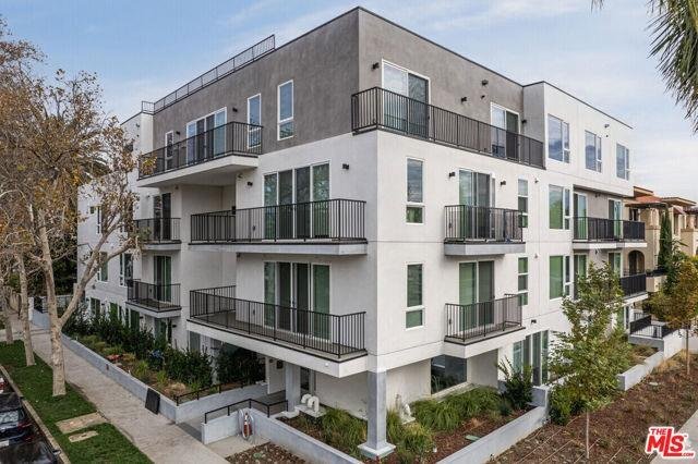 Primary Photo - 4806 Sylmar Ave