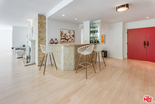 Foto del edificio - 339 N Palm Dr