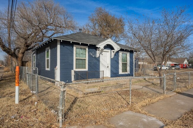 Building Photo - 3010 SW 9th Ave