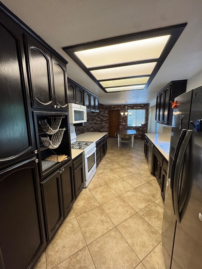 Building Photo - 3-Bedroom Home on Spacious Property in a Great Nipomo Location