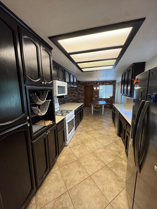 Foto del edificio - 3-Bedroom Home on Spacious Property in a Great Nipomo Location