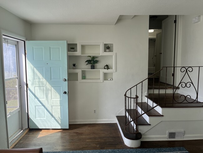 Entryway - 105 S 3rd E