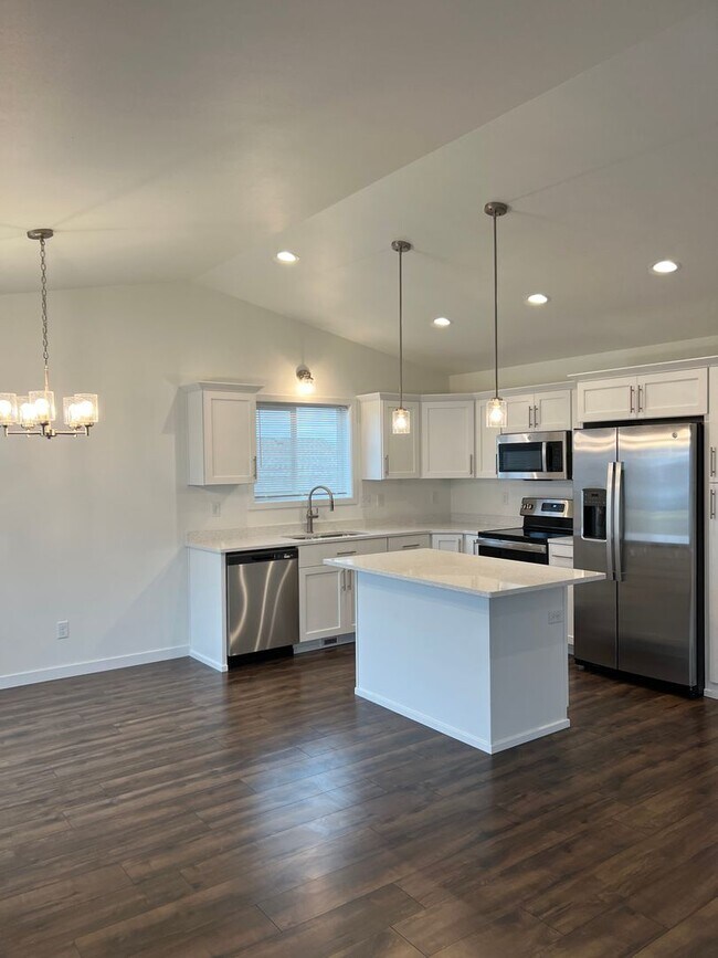 Foto del edificio - New 3 Bedroom/2.5 Bathroom House - Rent Wi...