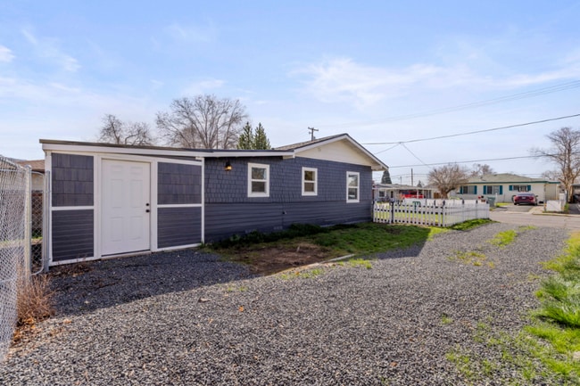 Building Photo - 2427 Garden Ave