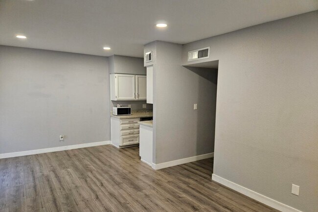 Foto del edificio - 601 N May