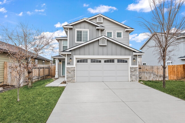 Building Photo - 1101 W Apple Pine St