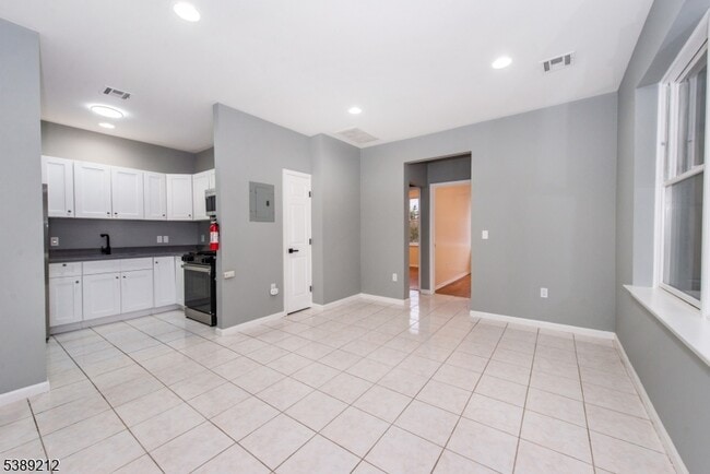 Building Photo - 1878 Springfield Ave