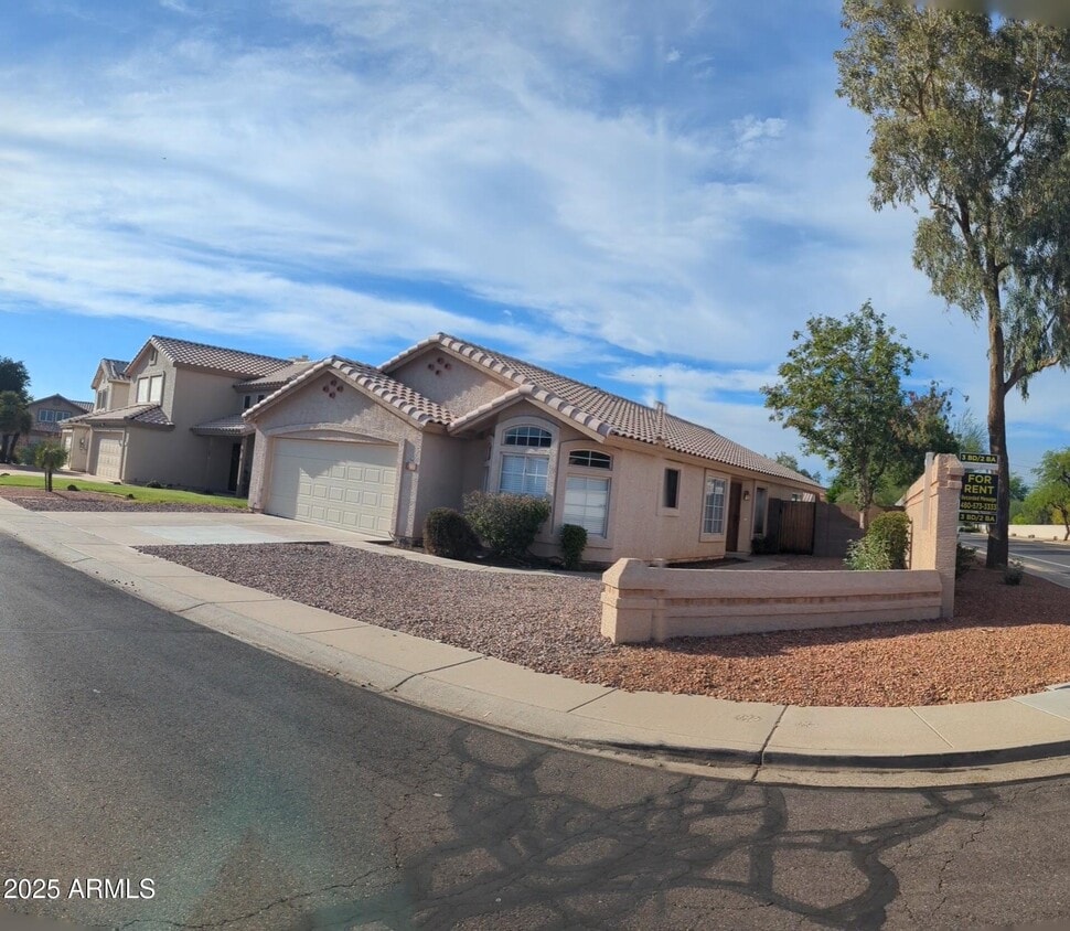 Foto principal - 1510 W Gail Dr
