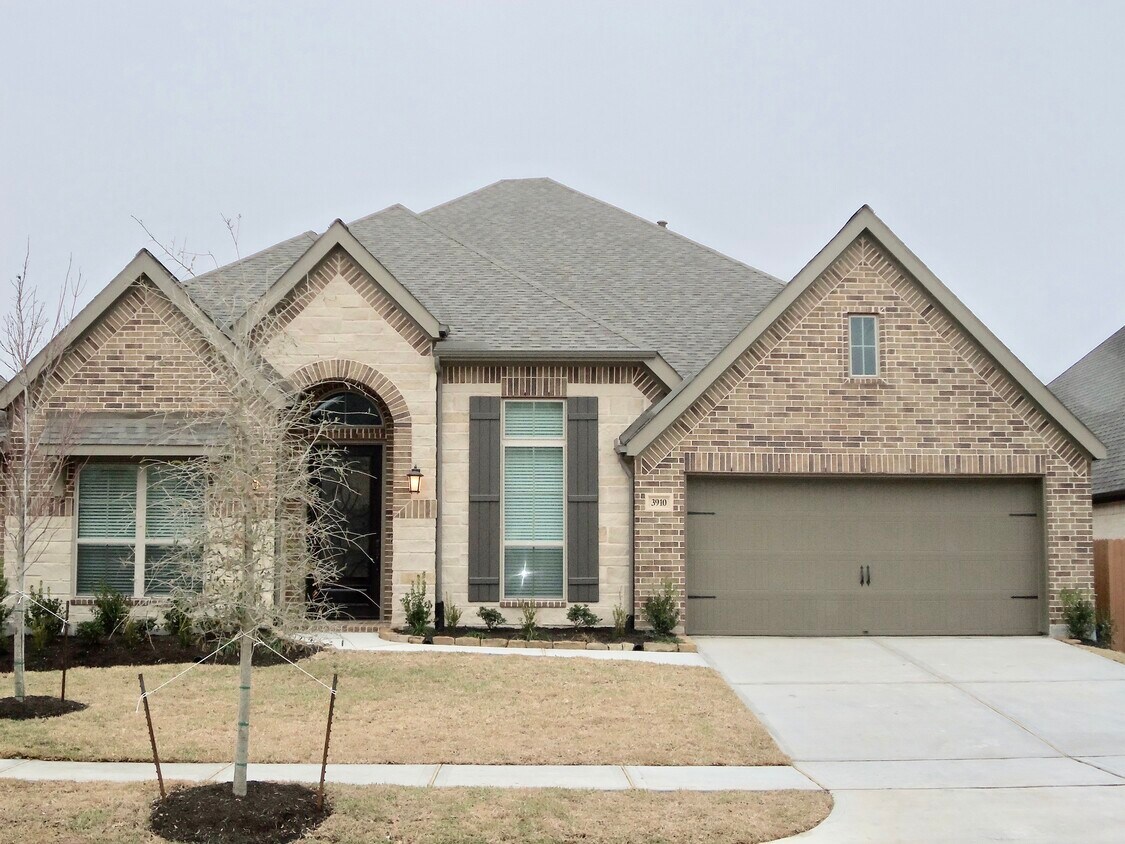 Primary Photo - 3910 Park Woods Dr