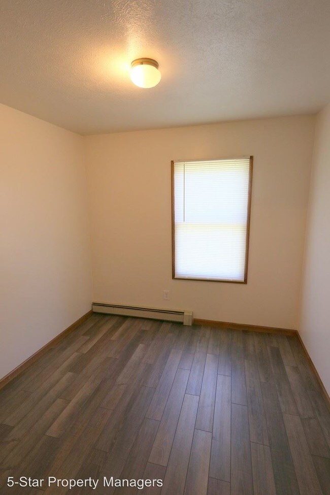 Foto del edificio - 614 Middlebury St