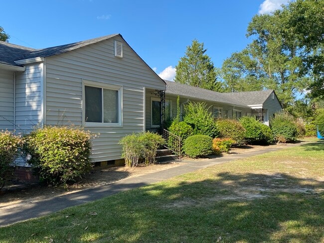 Building Photo - 601 Cedar St