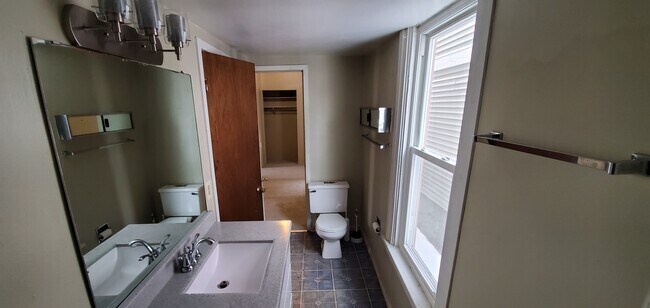 Building Photo - 111 N Blair St