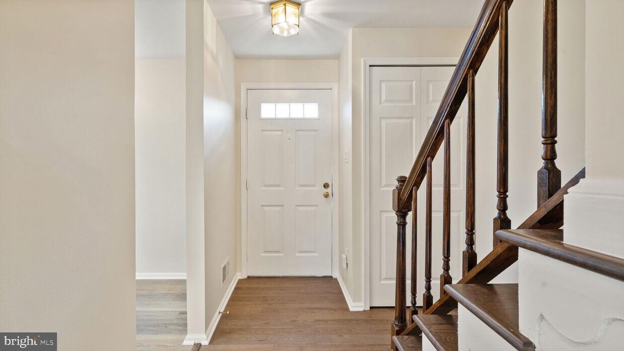 Foto principal - 14400 Salisbury Plain Ct