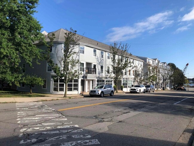 Building Photo - 59 Deer St