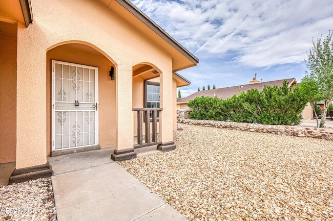 Foto del edificio - 5729 Saplinas Rd