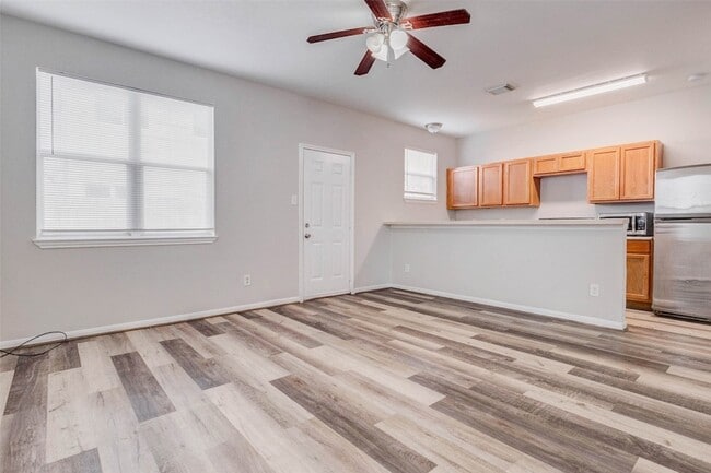 Building Photo - 6406 Waldron Dr