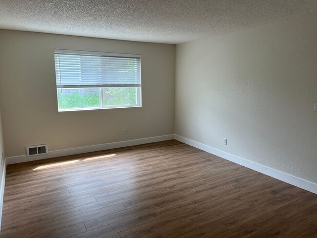 Photo - 14309 NE 7th Place Apartment
