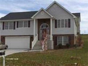 Building Photo - 228 Mountain Breeze Dr