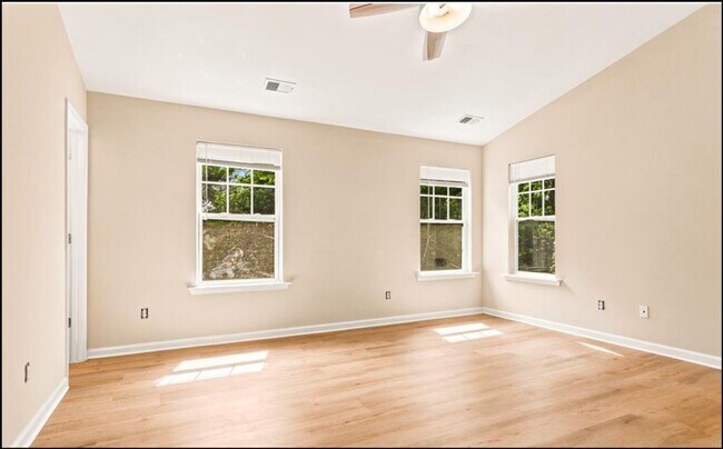 Foto del edificio - 10308 Cloyne Ct