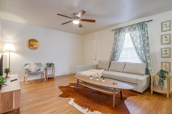 Building Photo - ** Short term, mid term long term stay ava...