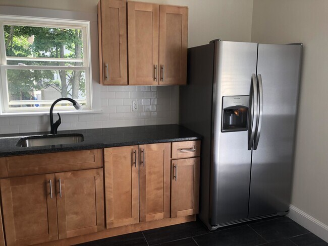 Building Photo - 91 Cushing St