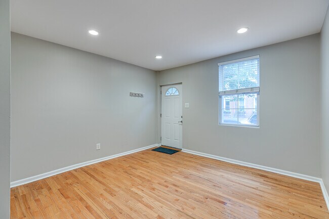 living room - 2012 Memphis St