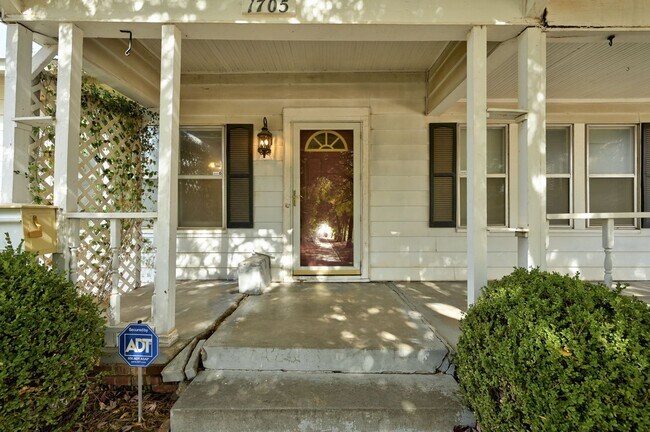 Foto del edificio - Charming Bungalow in Historic Gatewood Dis...
