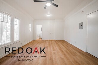 Building Photo - 704 W 54th St