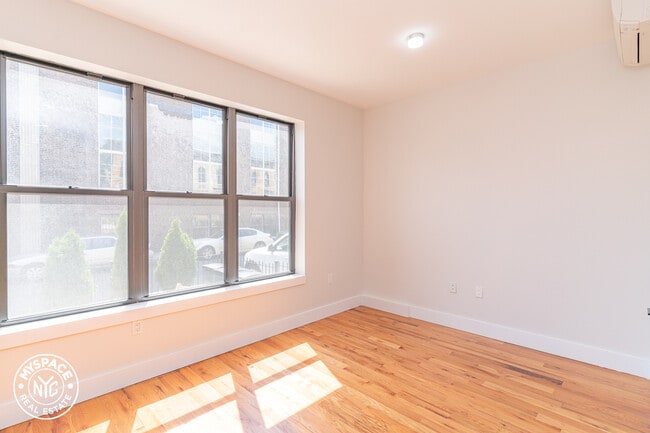 Building Photo - 1671 Lincoln Pl
