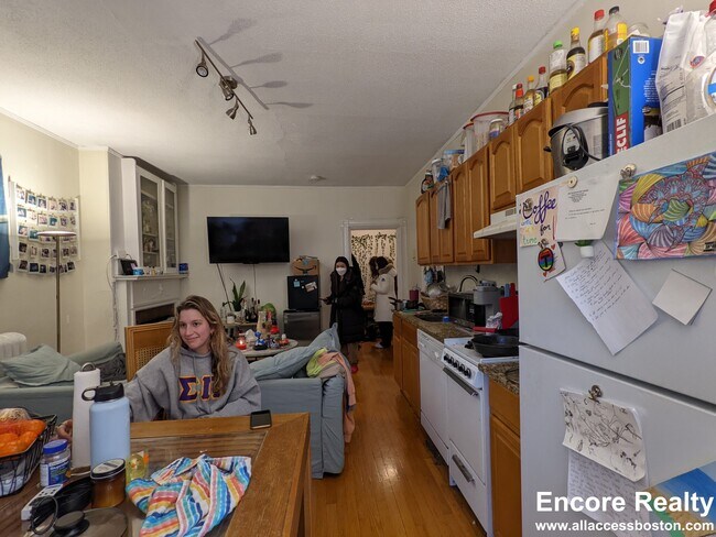 Building Photo - 43 Bay State Rd