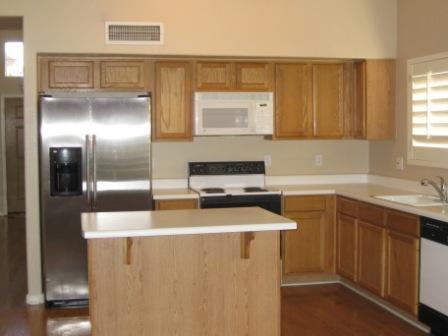 Foto del edificio - 3 BEDROOM, 2 BATH WITH 2 LIVING AREAS AND A BONUS ROOM.